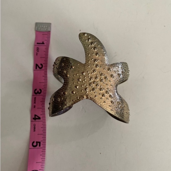 Vintage Lily Pulitzer Starfish Gold Tone Silhouette Cuff Bangle Bracelet 1970s - Picture 14 of 15